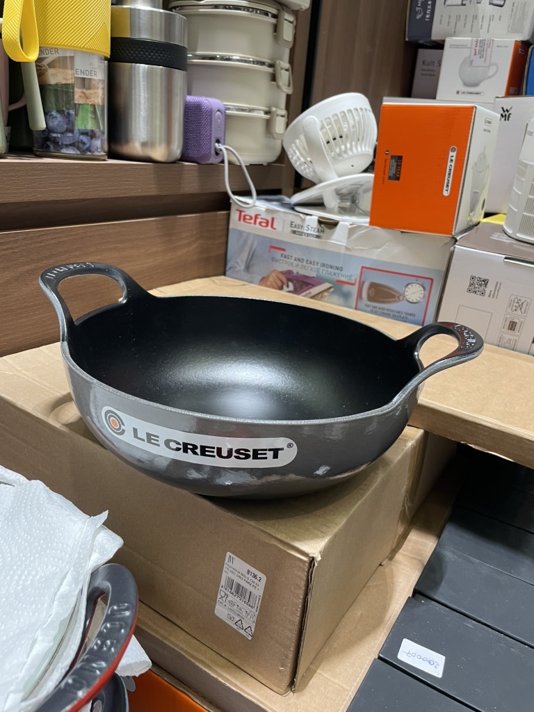 Chảo sâu lòng Le Creuset Balti 24cm 2.7L màu xám (20142 24 44 40460)