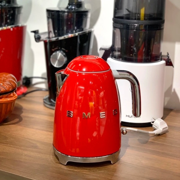 Ấm siêu tốc Smeg KLF03RDEU Red 1,7L màu đỏ