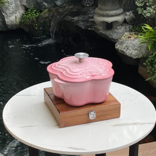Nồi gang bông hoa Happiness 20cm màu hồng