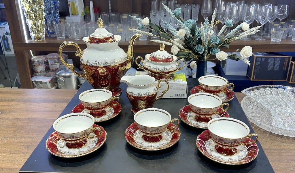 Bộ trà sứ Tiệp Royal Czech Porcelain hoa dây vàng đỏ