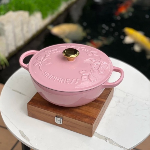 Nồi gang Happiness 23cm 3.1L hoa dây màu hồng (23-3)