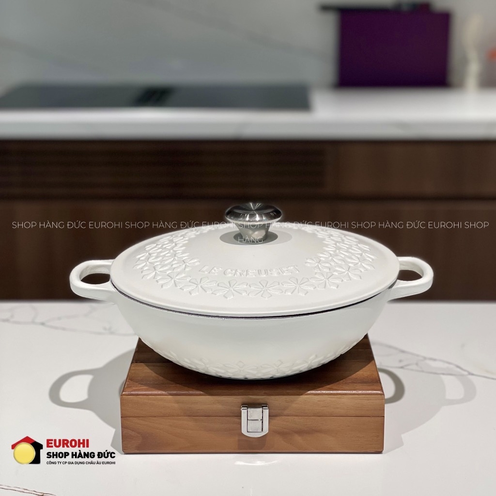 Nồi gang sâu lòng Le Creuset cotton hoa mai trắng 22cm 1.8L (21990 22 43 14464)