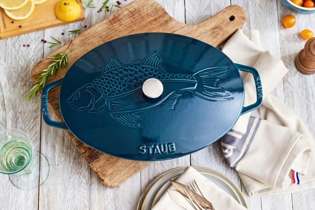 Chảo gang cá Staub Oval Lamer NÚM TRÒN 33cm 2.8L màu xanh (1003335)