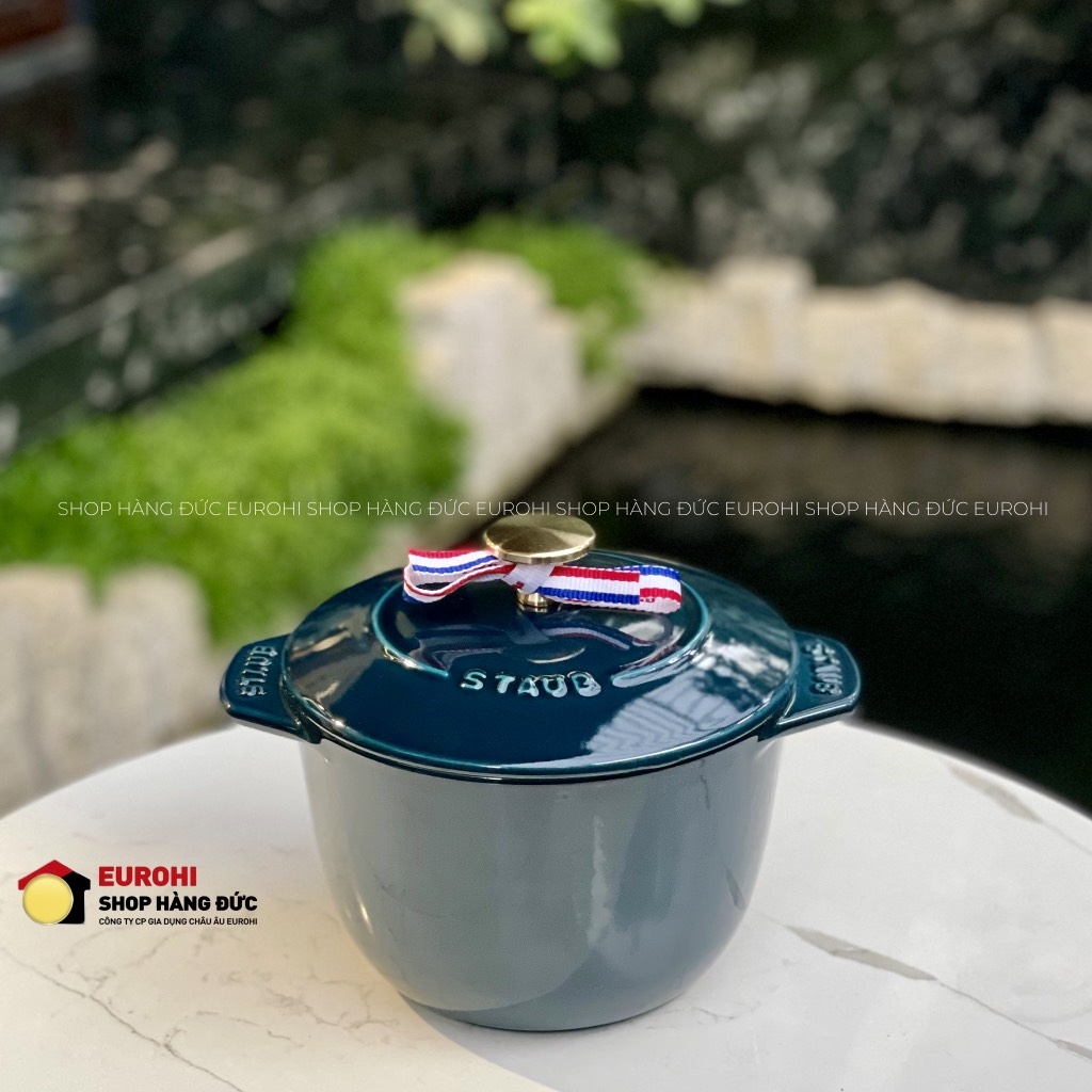 Nồi gang Staub Gohan Lamer núm vàng 16cm 1.74L màu xanh cổ vịt (1023918)