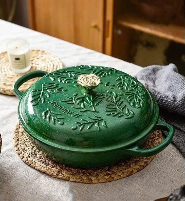 Chảo gang có nắp Happiness Olive 26cm 2.6L màu xanh lá