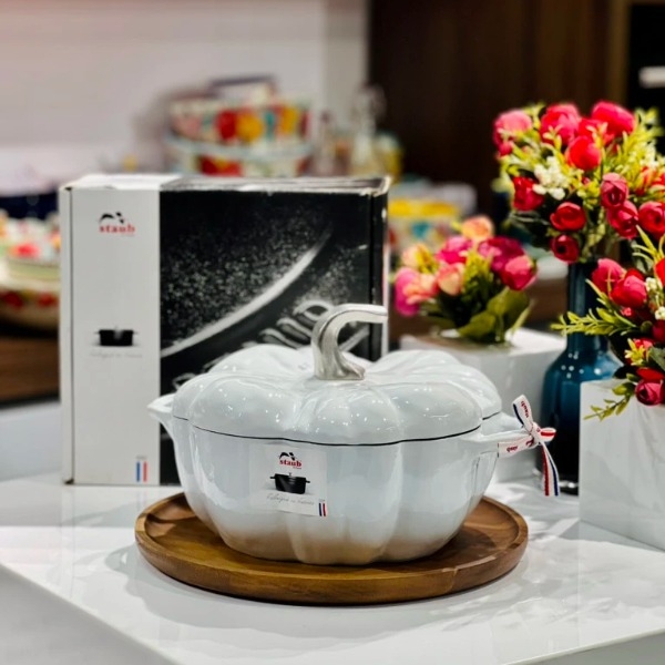 Nồi gang Staub Cocotte Pumpkin bí ngô 24cm 3,45L màu trắng
