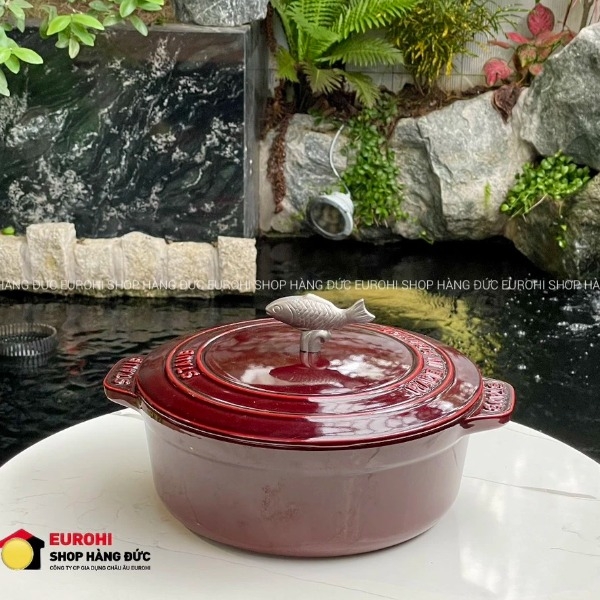 Nồi gang Staub núm cá 24cm 3.7L màu mận chín (1034326)