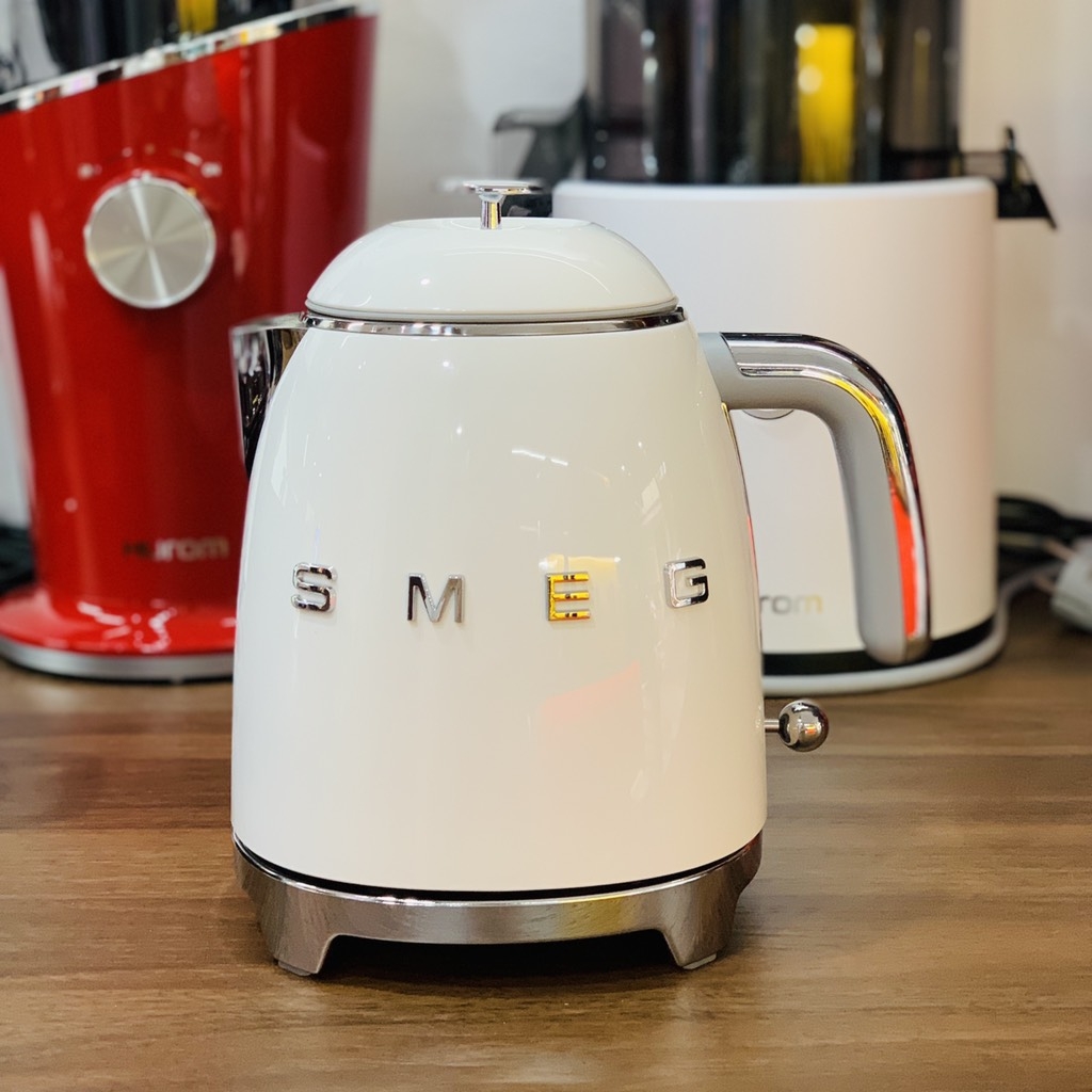 Ấm siêu tốc SMEG KLF05WHEU White 0,8L màu trắng