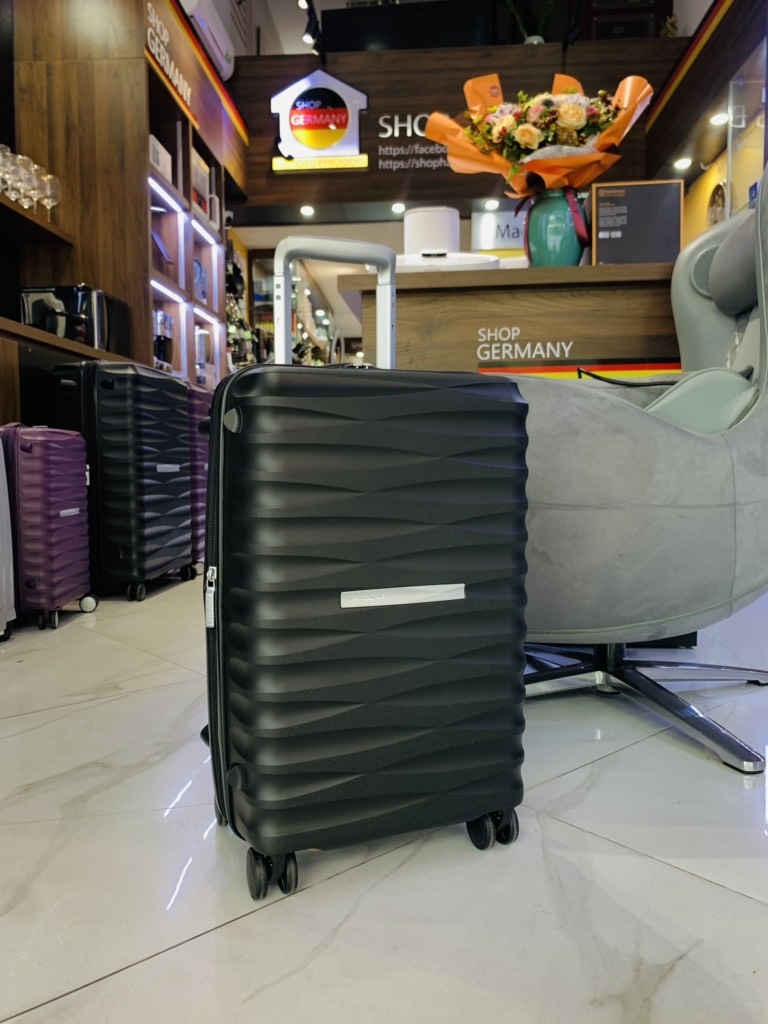 Vali Samsonite Voltage DLX Spinner 55/20 Black màu đen Cabin