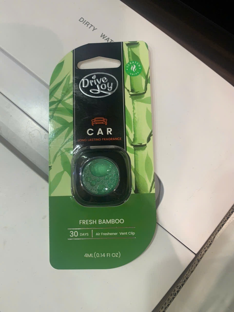 Tinh dầu nước hoa ô tô hiệu Drive Joy hương tre tươi 4ml (màu xanh lá)