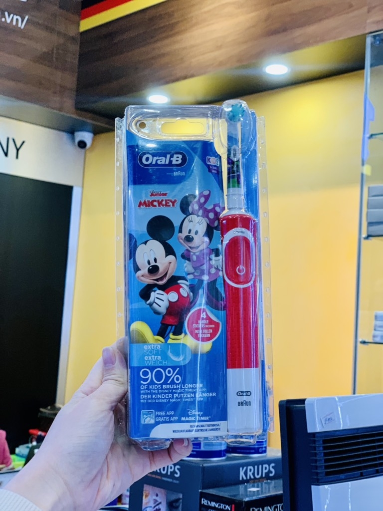Bàn chải điện trẻ em trai OralB màu đỏ