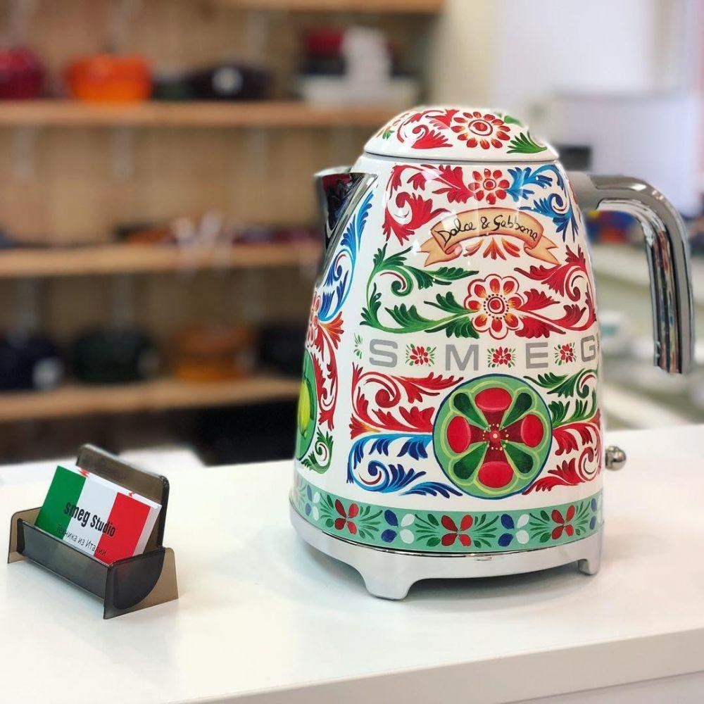 Ấm siêu tốc SMEG KLF03DGEU Dolce&Gabbana Sicily is my love 1,7L 2400W