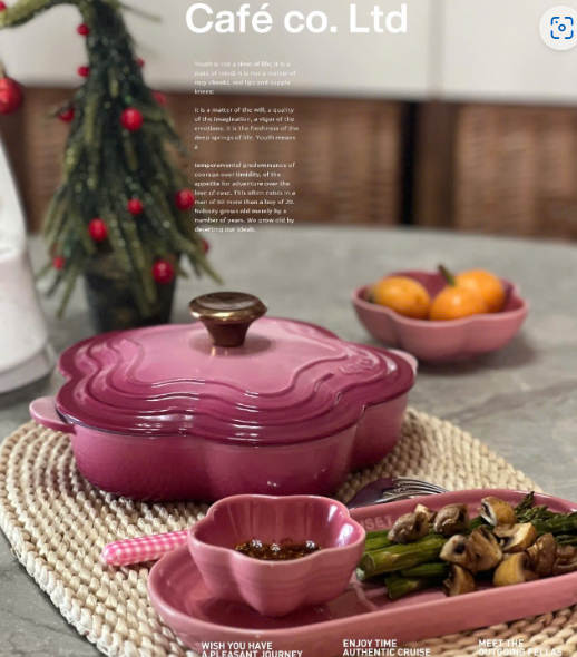 Chảo gang Le Creuset hình hoa màu hồng Berry 20cm 1.1L (21089 20 43 94446)