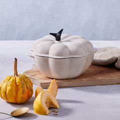 Nồi gang bí ngô Le Creuset 22cm 2L màu trắng (25038 02 43 10460)