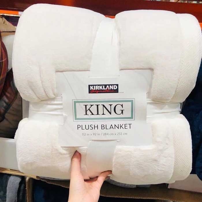 Chăn lông cừu Kirkland Plush Blanket Queen 248 x 233cm màu kem