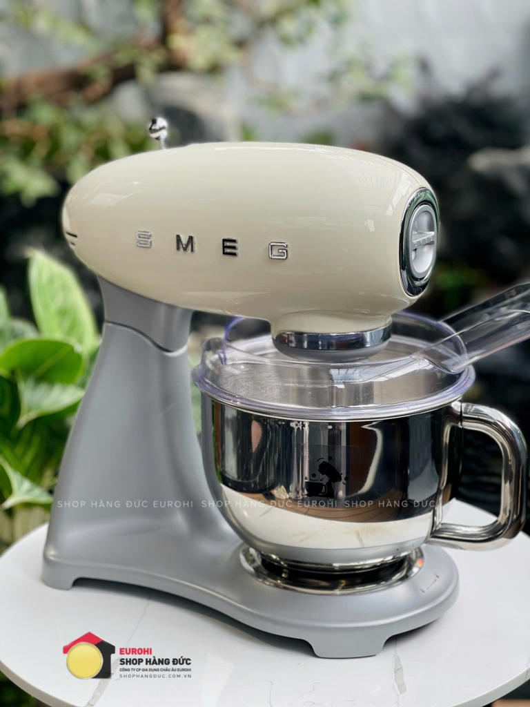 Máy trộn đa năng Smeg SMF02CREU màu kem