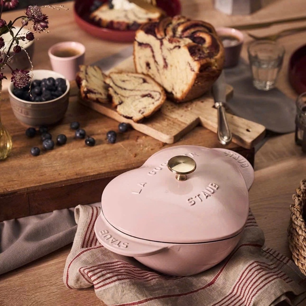 Nồi gang Staub hình tim hồng 20cm 1.75L (11000131)