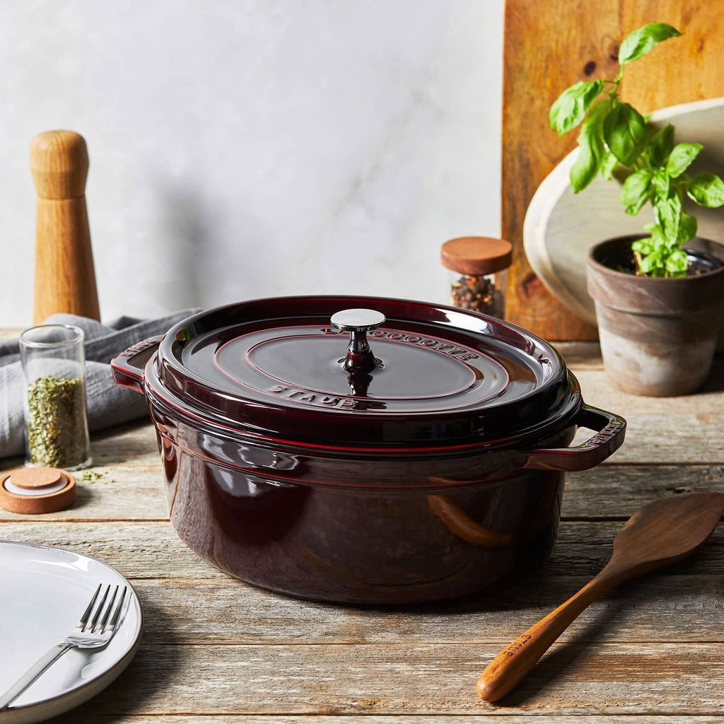 Nồi gang Staub Oval Cocotte 33cm 6.7L màu đỏ mận (1103387)