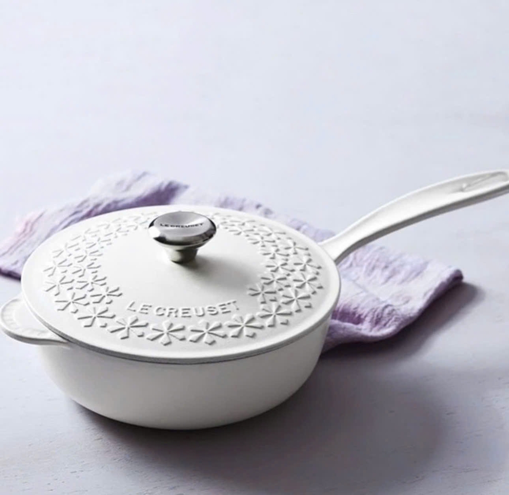 Chảo gang Le Creuset hoa mai trắng có nắp 21cm 2L  (21991 21 43 14464)