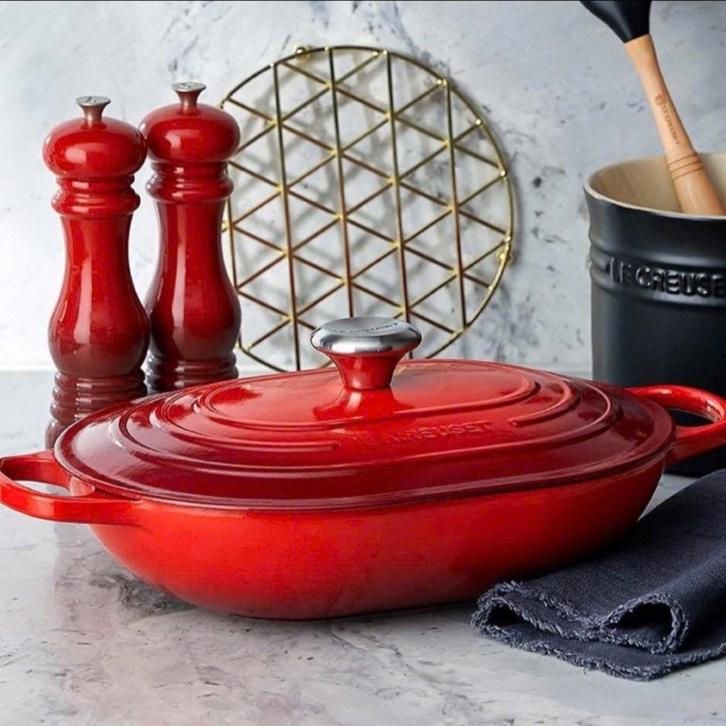 Chảo gang Le Creuset Oval Oblong có nắp 31cm 3.4L màu đỏ (21112 31 06 02430)