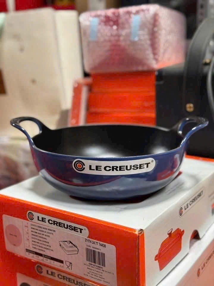 Chảo sâu lòng Le Creuset Balti 24cm 2.7L màu xanh coban (20142 24 63 00460)