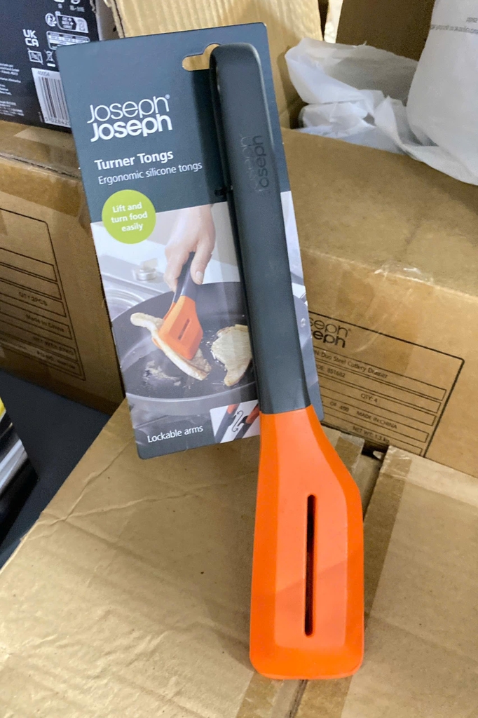 Kẹp gắp thức ăn silicone cao cấp Joseph Joseph màu đen/cam (101423)