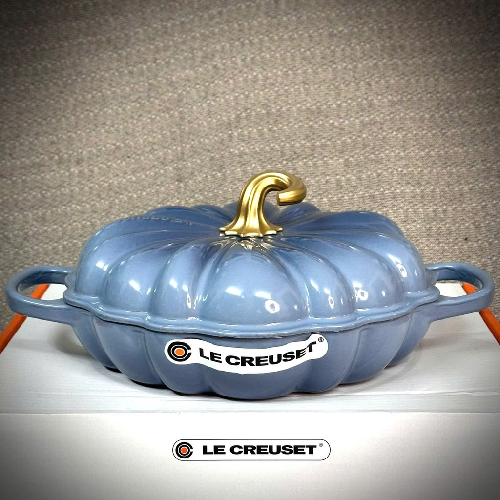 Nồi chảo gang bí ngô Le Creuset 28cm 2.5L màu xanh Chambray (21338 28 434 4441)