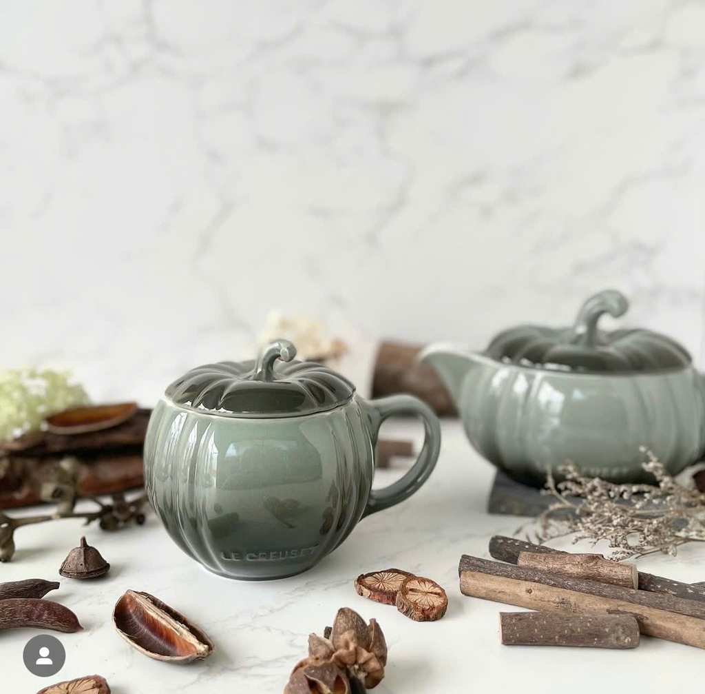 Set tô rót + cốc bí ngô có nắp Le Creuset Thyme 400ml