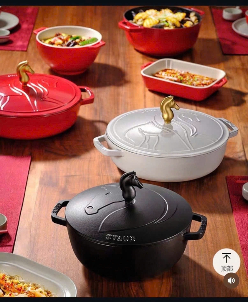 Nồi chảo gang núm ngựa Staub 28cm 3,7L trắng truffle (1034573)