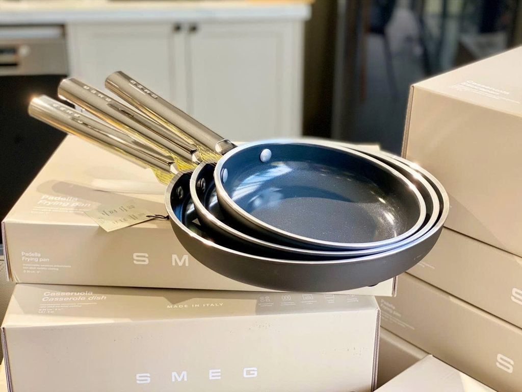 Chảo rán SMEG FPF2802BLM 28cm màu đen