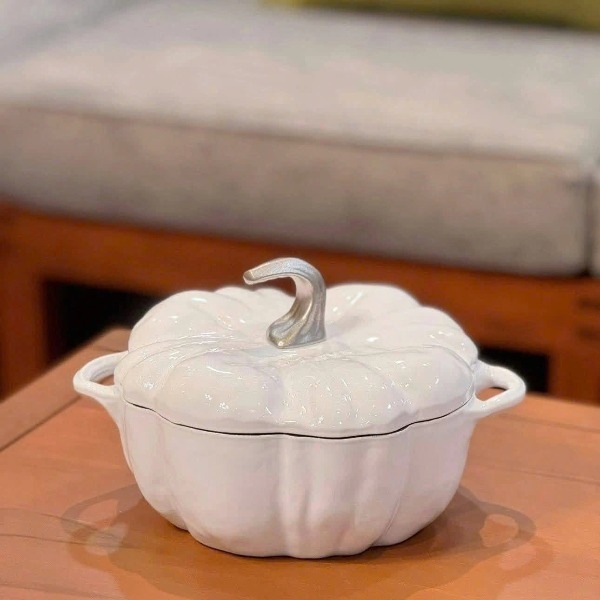 Nồi gang Staub Cocotte Pumpkin bí ngô 24cm 3.45L màu trắng tinh (11122402)
