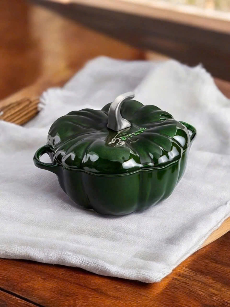 Nồi gang Staub Cocotte Pumpkin bí ngô 24cm 3,31L màu xanh rêu (1030325)