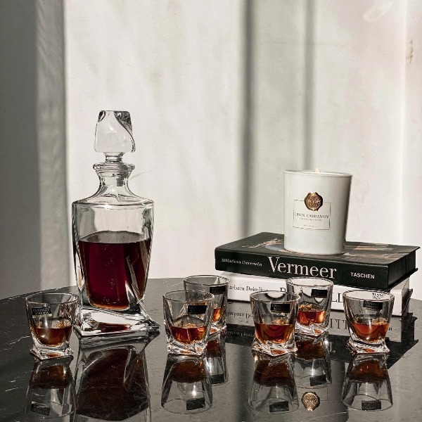 Bộ chai chén rượu pha lê Bohemia vặn xoắn Quadro (1 bình 500ml + 6 chén 55ml)