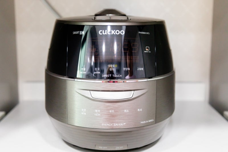 Nồi cơm điện cao tần Cuckoo CRP-FHXB0610FD 1,08L