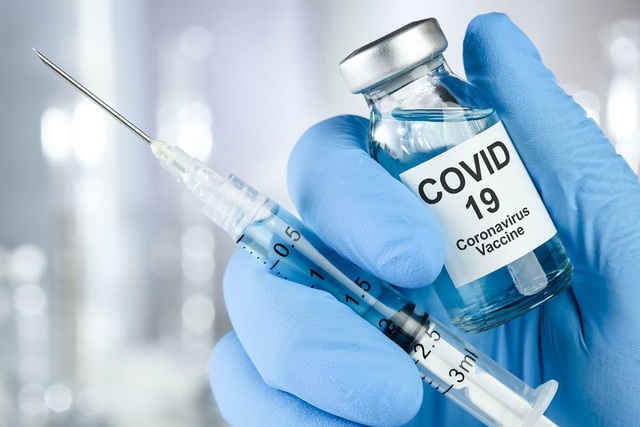 Đang uống hormone tuyến giáp có tiêm vaccine COVID-19 được không?