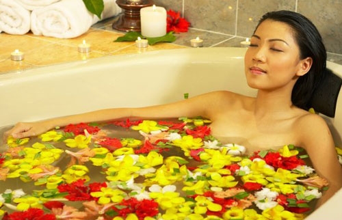 Tắm hoa, một phương pháp chữa bệnh độc đáo