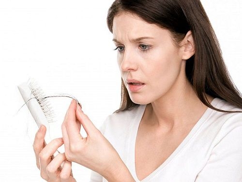 Rụng tóc thời kỳ mãn kinh, làm sao hạn chế?