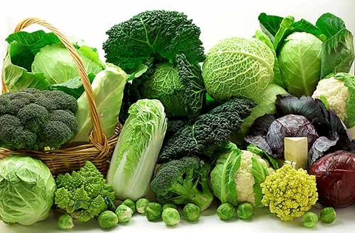 Ăn nhiều rau xanh và trái cây giúp phòng bệnh đục thủy tinh thể