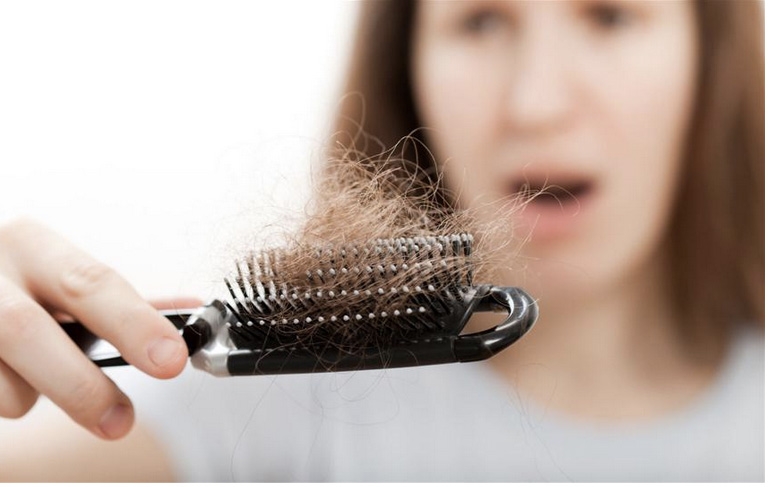 Mối nguy hiểm khó lường khi sử dụng lược bẩn