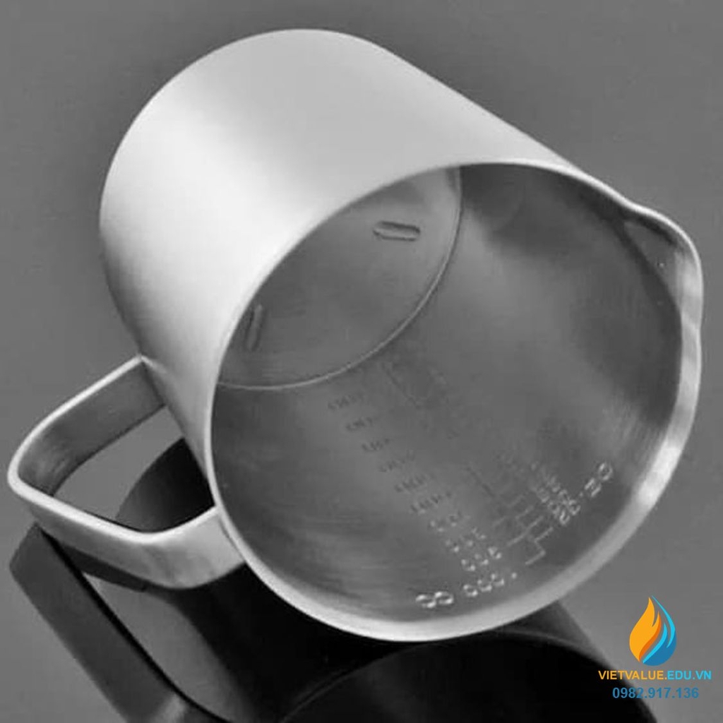 Ca inox 304 có chia vạch, có tay cầm, có mỏ, dung tích 500ml VIETVALUE