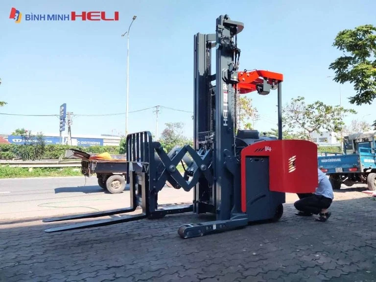 xe nâng reach truck 1.4 tấn