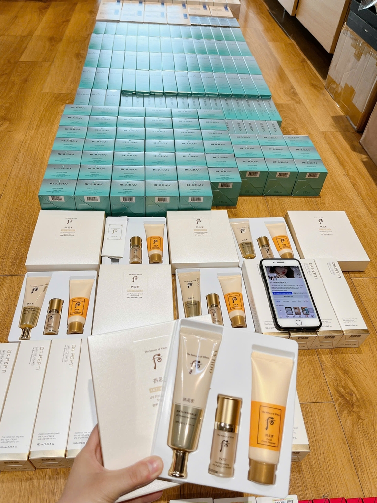 Kem Chống Nắng Chống Nhăn Whoo Gongjinhyang Anti - Wrinkle UV Protective Cream Special Set SPF50+ PA++++