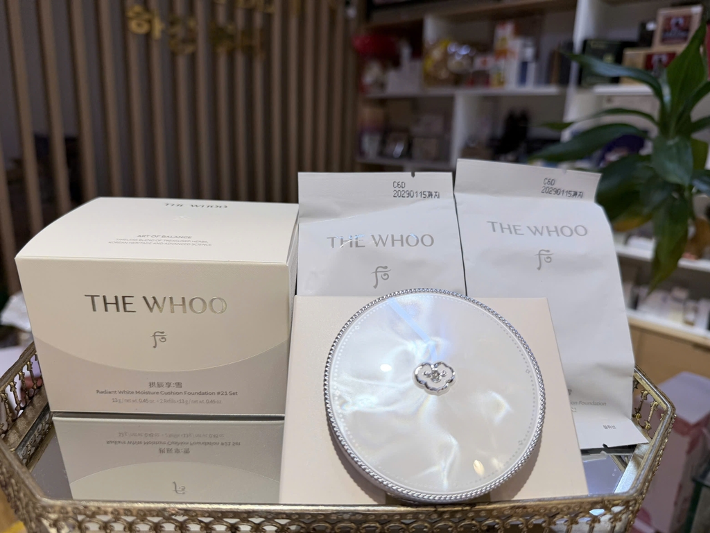Set Phấn nước dưỡng trắng The History of Radiant White Moisture Cushion Foundation #21 Set  (tặng kèm 2 Lõi Phấn)
