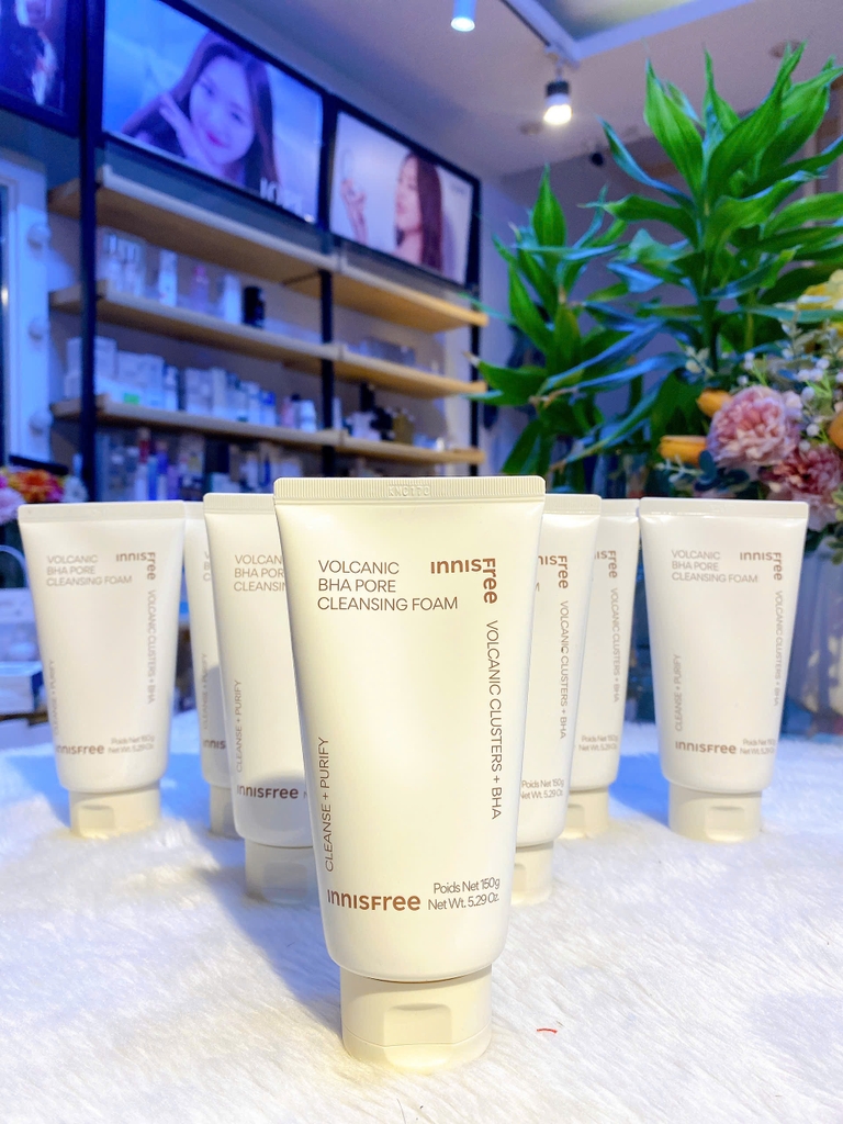 Sữa Rửa Mặt Tro Núi Lửa Trị Mụn Đầu Đen, Bã Nhờn Innisfree Jeju Volcanic Pore Cleansing Foam 150ml