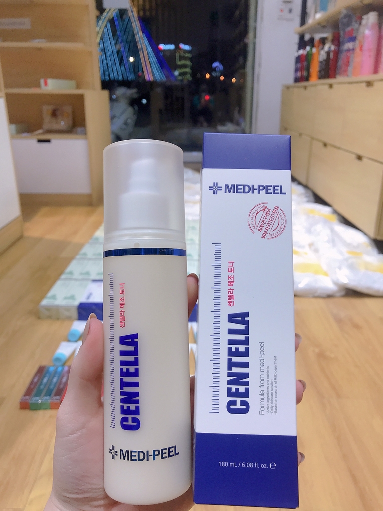 Nước hoa hồng làm dịu, phục hồi dưỡng trắng căng bóng da Medi-Peel Centella Mezzo Toner 180ml