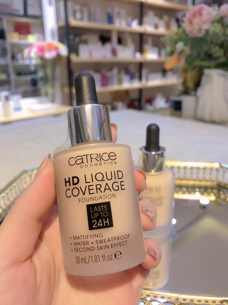 Kem nền mỏng mịn,che phủ cao,lâu trôi Catrice HD Liquid Coverage Foundation 24h