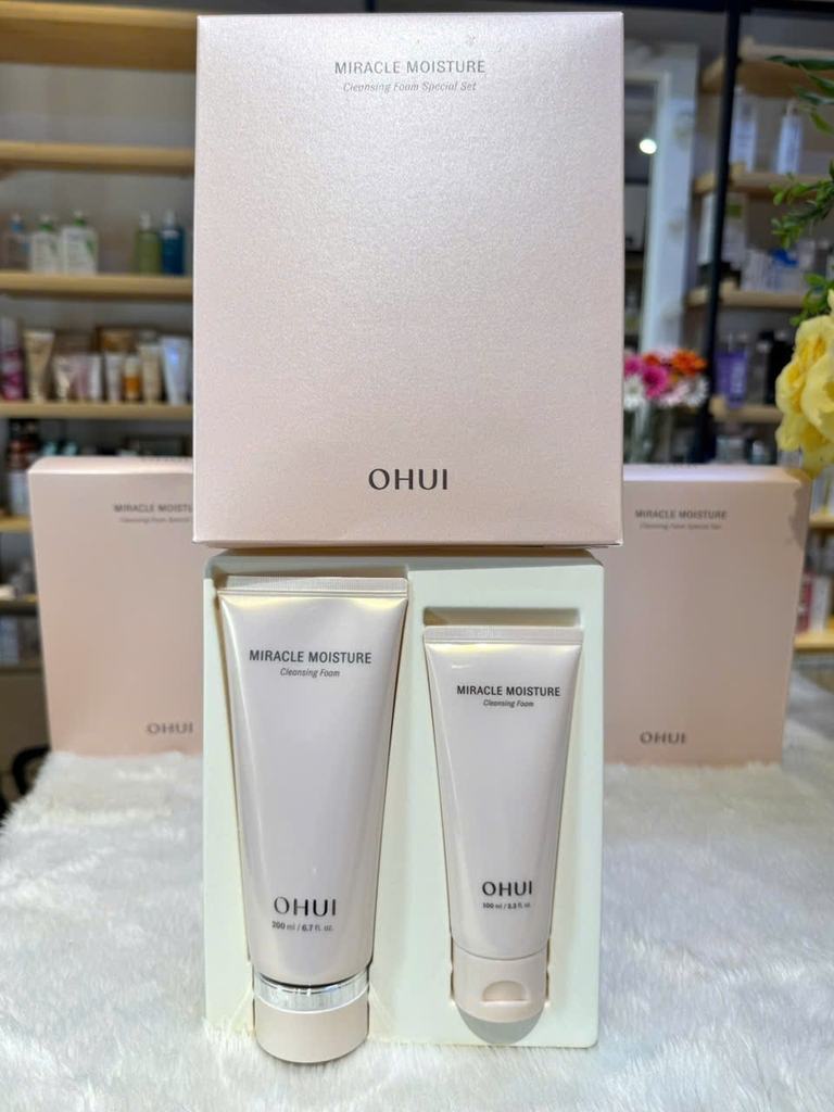 Sữa Rửa Mặt Dưỡng Ẩm ohui Miracle Moisture Cleansing Foam