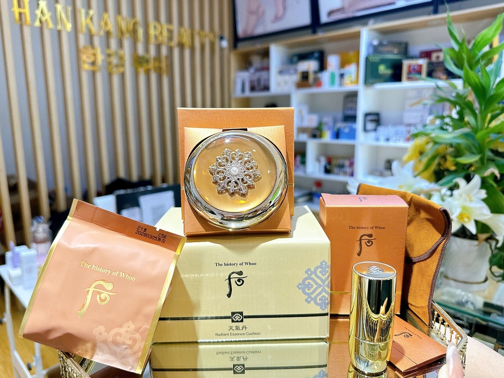 Phấn Nước Dưỡng Trắng, Chống Nhăn, tái sinh da Whoo Cheongidan Radiant Essence Cushion SPF50+/PA+++