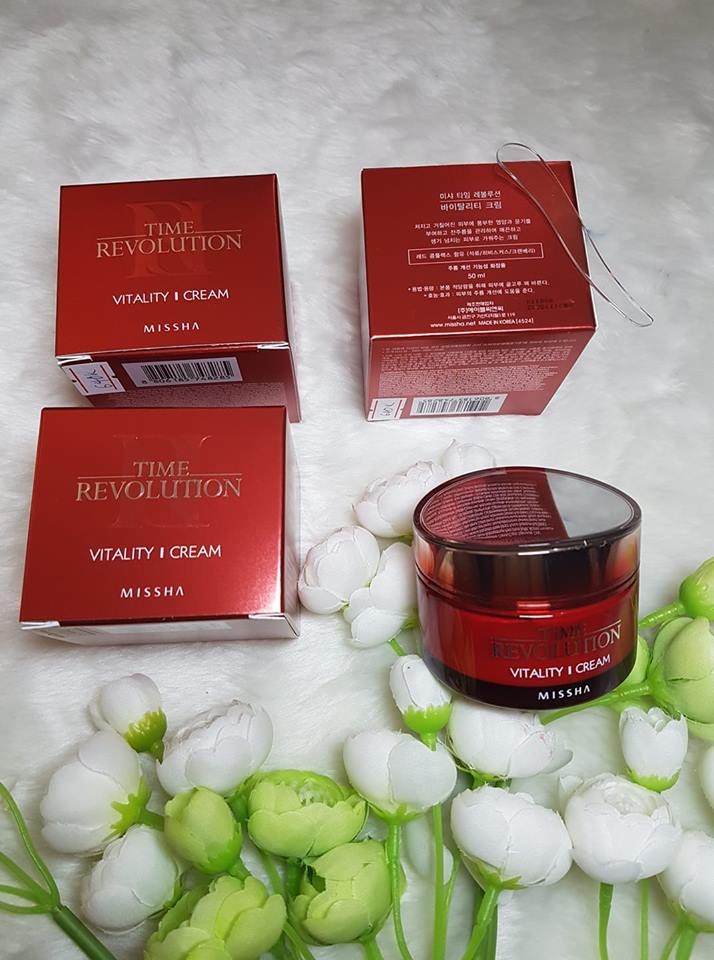 Kem dưỡng cải thiện nếp nhăn Missha Time Revolution Vitality Cream.