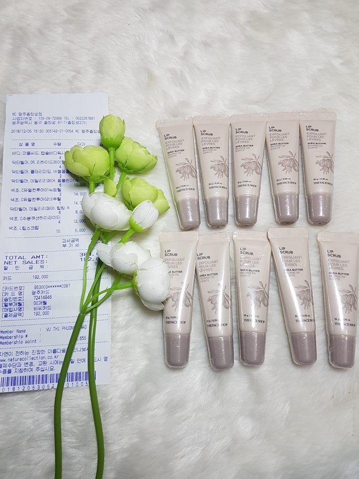 Tẩy da chết môi The Face Shop Lip Scrub Shea Butter.